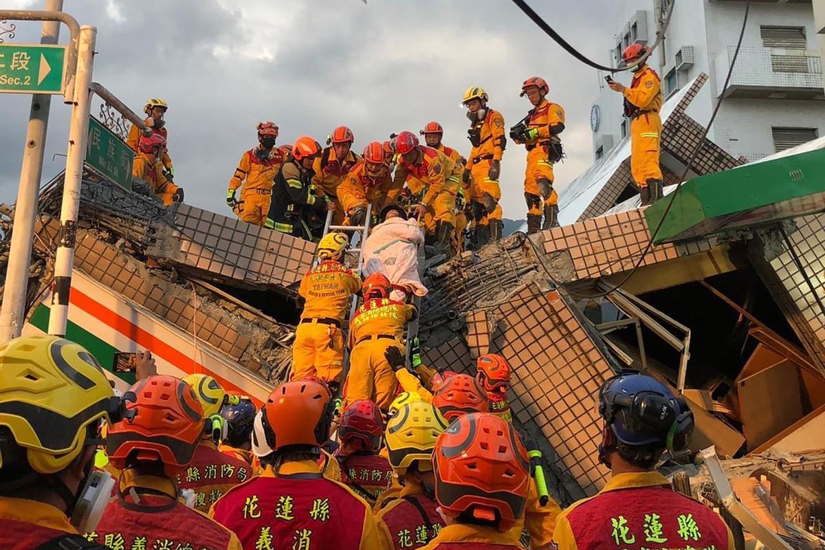 Imagenes del violento terremoto de magnitud 6,8 en Taiwán