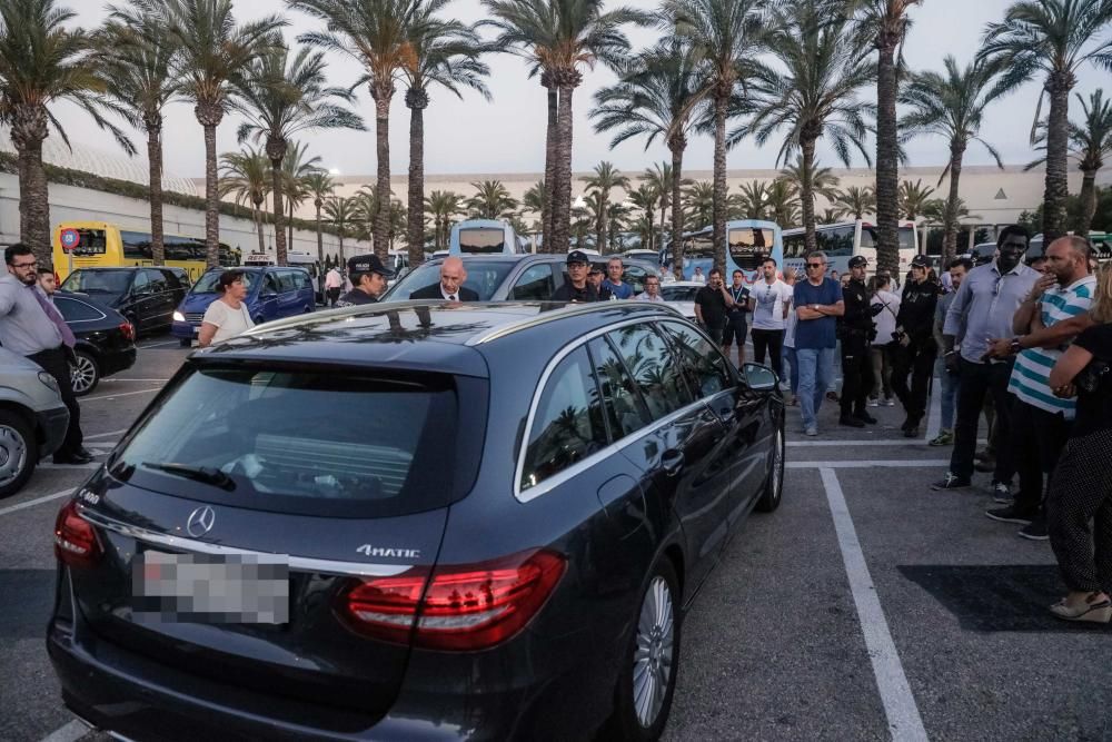 Los taxistas del aeropuerto suspenden sus servicios en protesta por la piratería