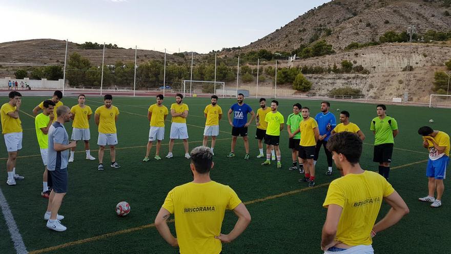 El Petrelense ya entrena en El Barxell.