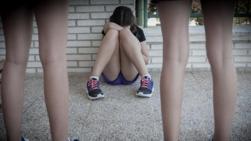 Condenados ocho menores de Alicante por acosar durante años a una compañera de clase