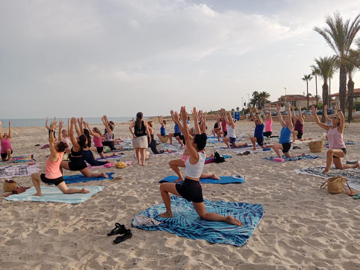Deporte en la playa de Benafelí durante el verano