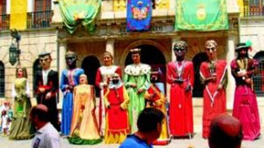 Un buen ´Día de Gigantes´ en las fiestas de Teruel