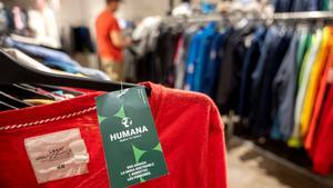 Interior de una de las tiendas de ropa de segunda mano Humana.