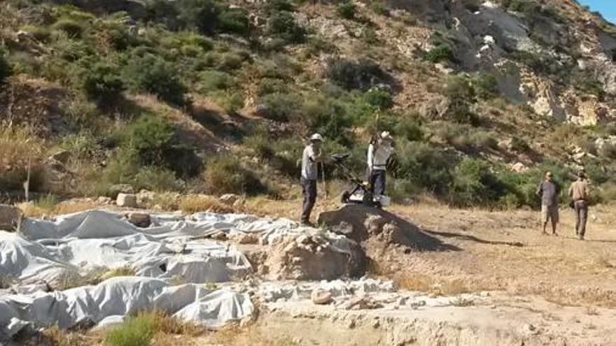 El trabajo con georradar en el yacimiento de Penya Negra.