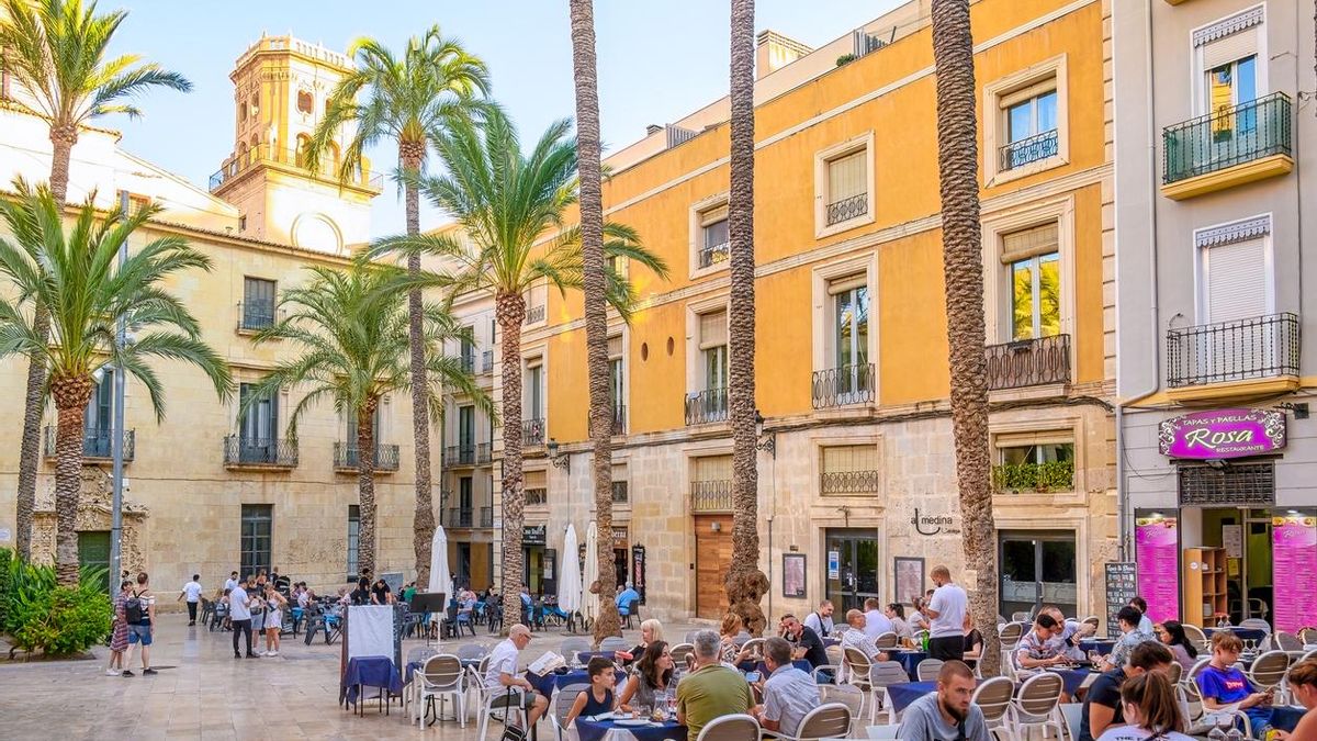 Deleítate con los sabores de Alicante en la mejor calle donde comer