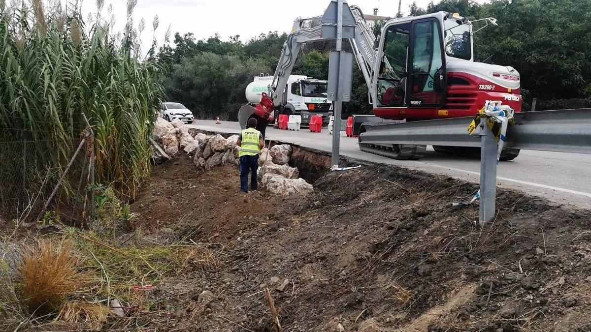 La Diputación acomete obras de mejora en seis carreteras de la Axarquía