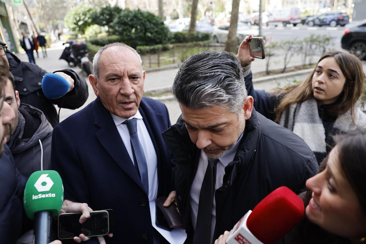 El ex director adjunto operativo (DAO) de la Policía, José Ángel González , denunciado por agresión sexual, a su llegada este miércoles 18 de febrero,  a su domicilio en Madrid.