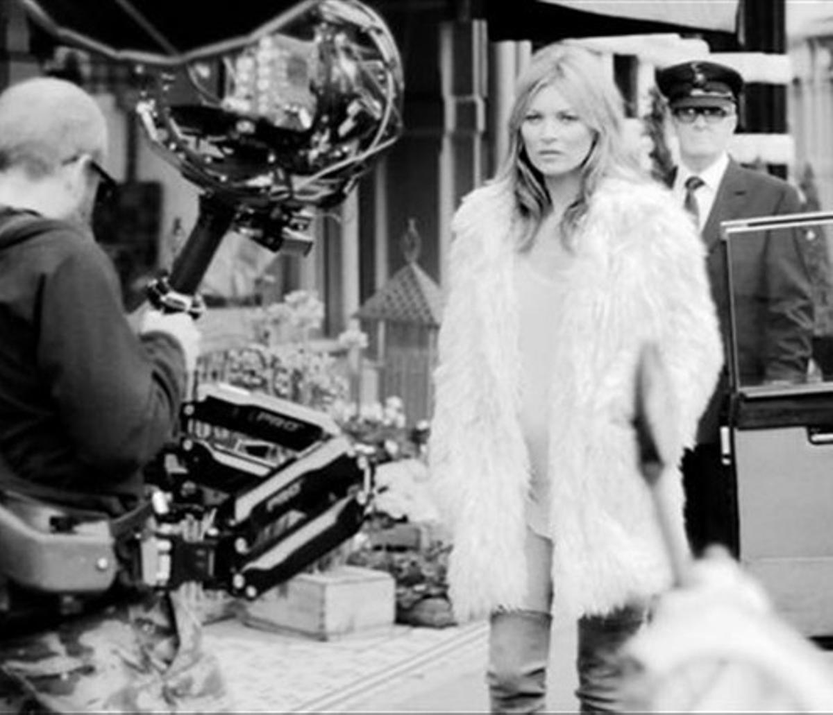 Kate Moss protagonitza un curt pels carrers de Londres Kate Moss protagonitza un curt pels carrers de Londres