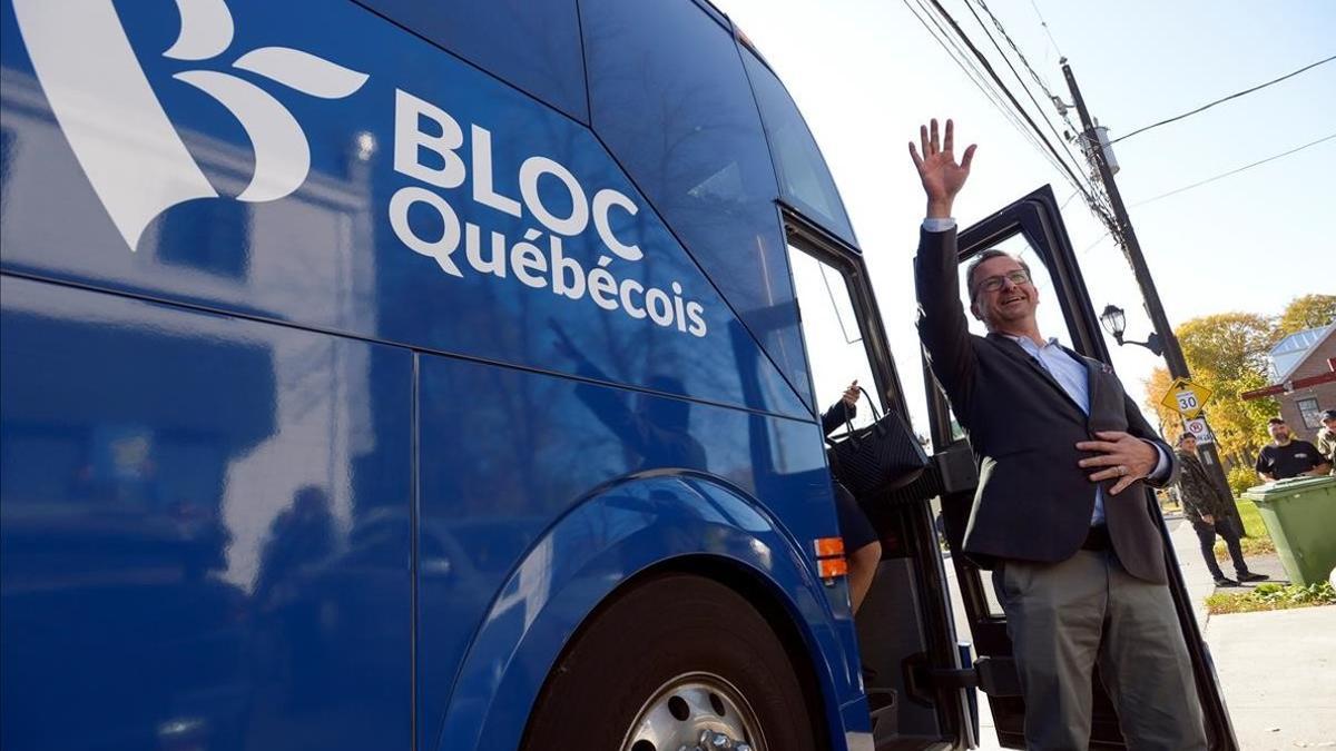 zentauroepp50511366 bloc quebecois leader yves francois blanchet waves as he arr191021223013