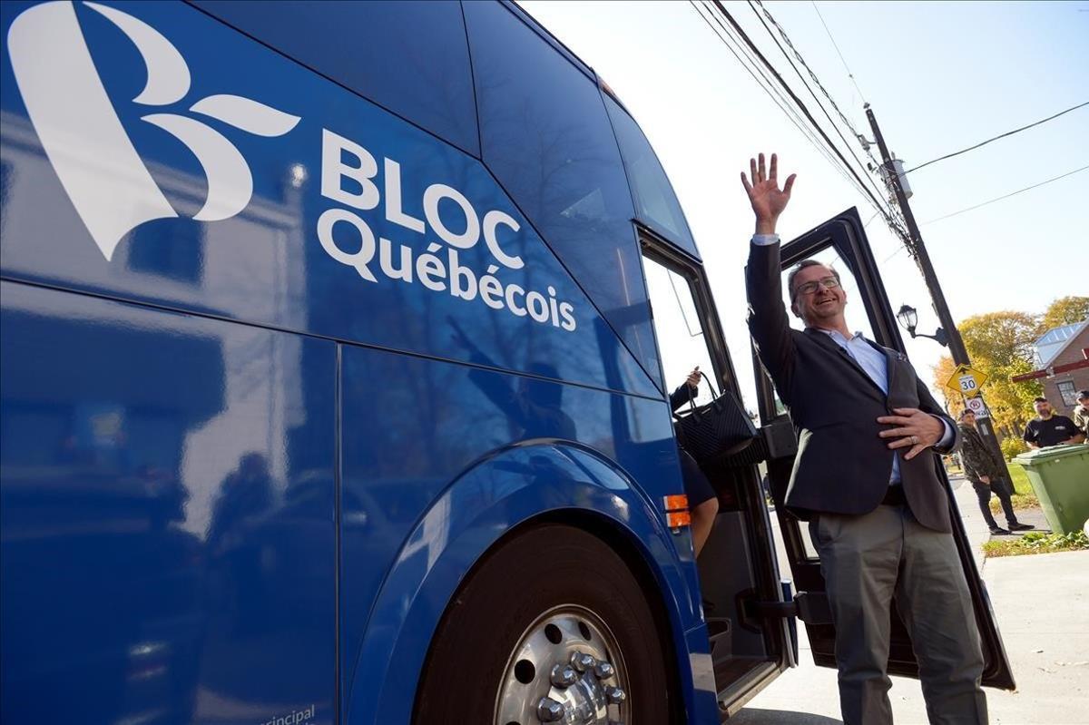 zentauroepp50511366 bloc quebecois leader yves francois blanchet waves as he arr191021223013