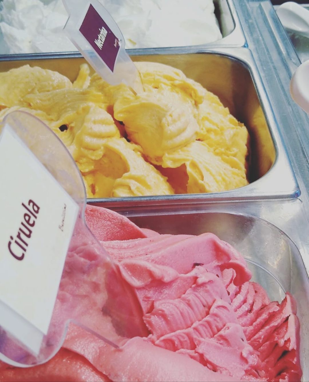 Helados de distintos sabores en la heladería Buonisssimo.