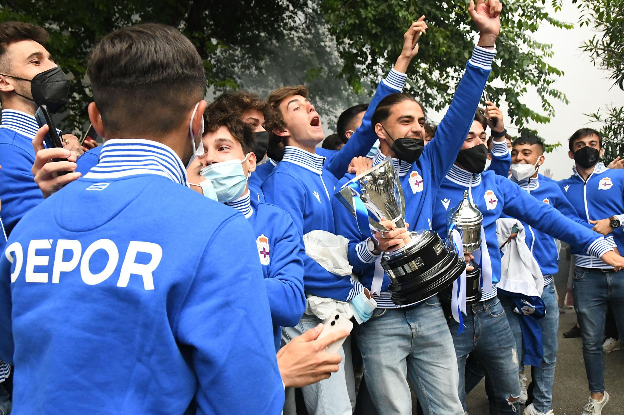 Los juveniles del Dépor celebran en A Coruña su Copa de Campeones