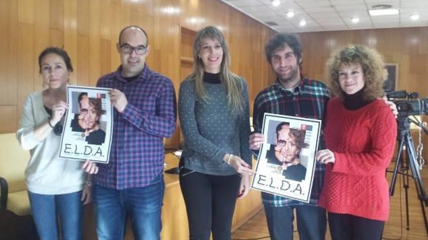 Los actores junto a la concejala de Cultura, Belén Alvarado .