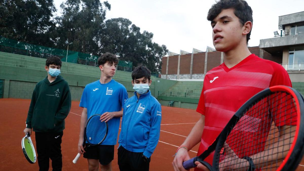 Sergio Hidalgo, Víctor Lasheras, Juan Solla y Andrés Rodríguez, ayer en el Club de Tenis de Avilés.