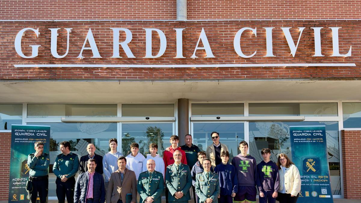 Video | La Guardia Civil recibe a los equipos ganadores en Extremadura de la VII Ciberliga Pre Amateur