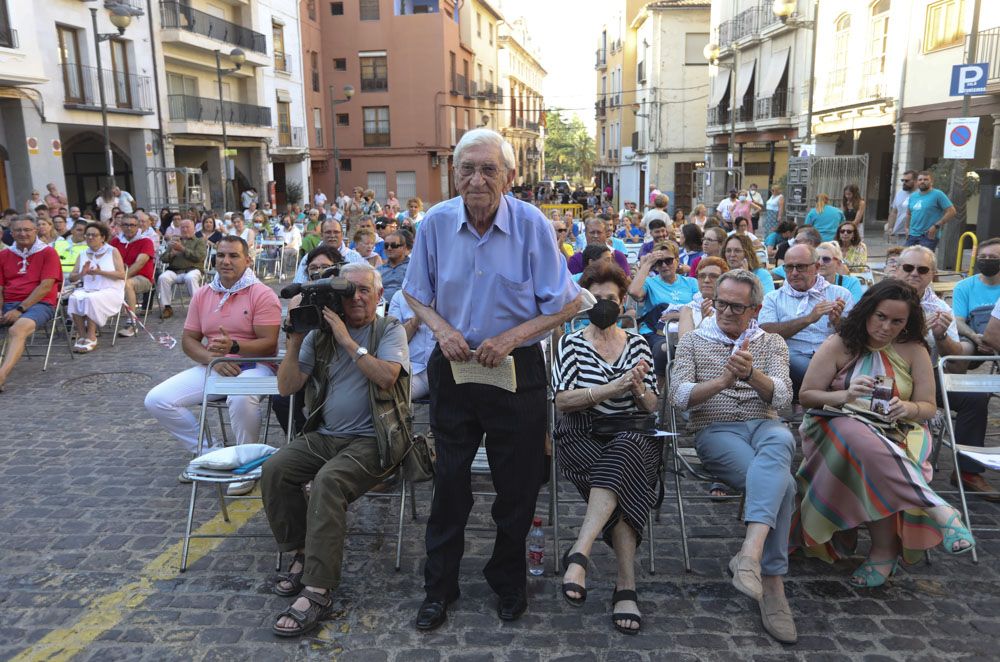 Fiestas de Sagunt. Pregón De Vicente Vayá y puesta del pañuelo de las peñas.