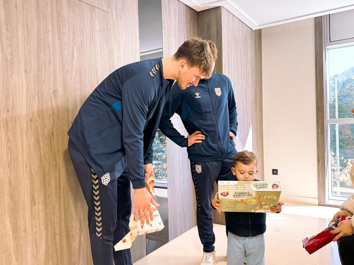 Así ha sido la entrega de juguetes del Horneo Eón