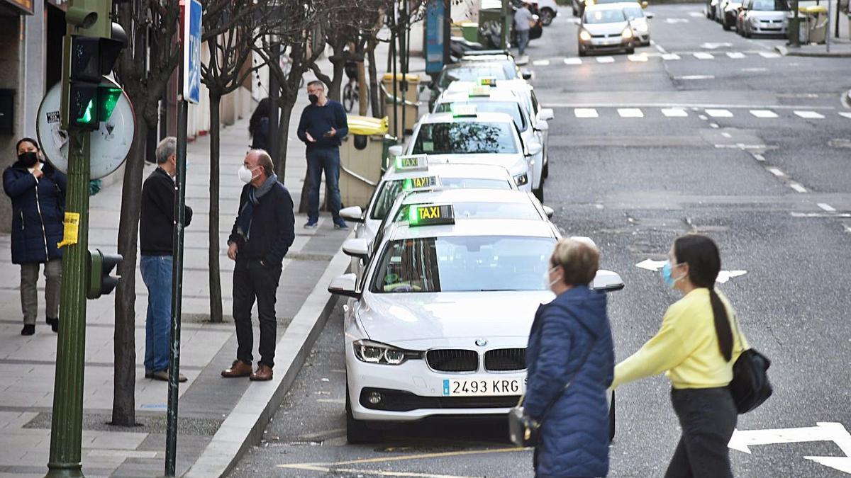 Parada de taxis de la avenida de Arteixo.