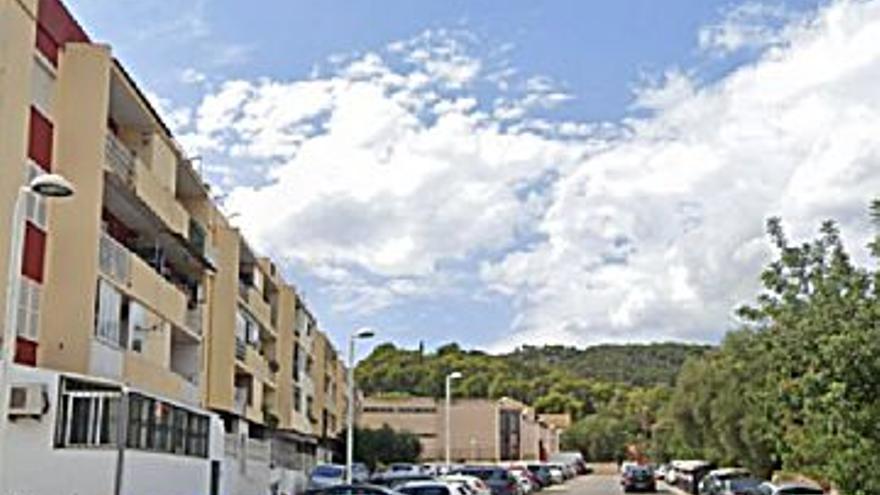 89.000 € Venta de piso en Son Roca-Son Ximelis-Son Anglada (Palma de Mallorca) 77 m2, 3 habitaciones, 1 baño, 1.156 €/m2, 3 Planta...