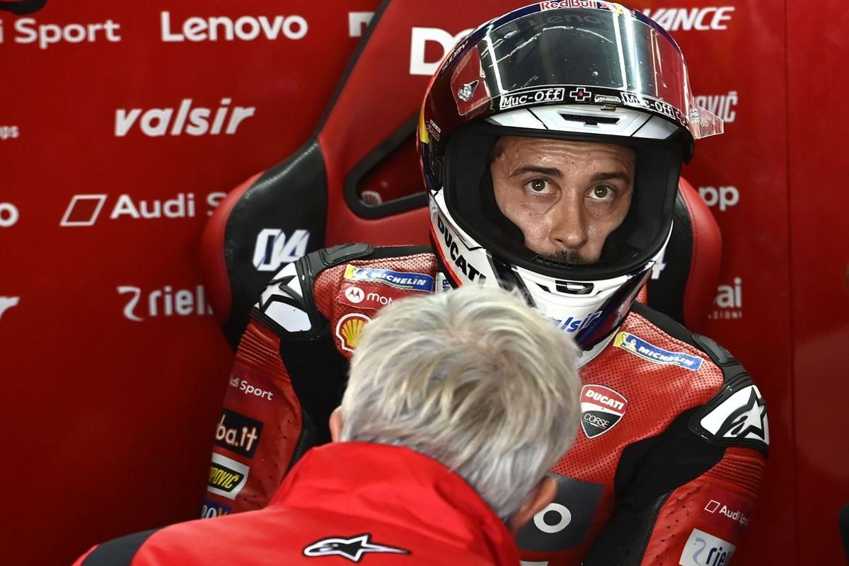 Andrea Dovizioso, en el box de Ducati
