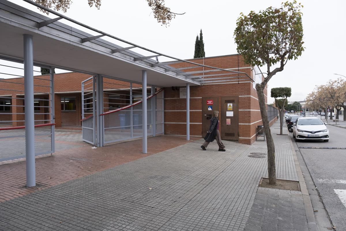 Manifestación en el instituto Llobregat de Sallent por el suicidio de la menor