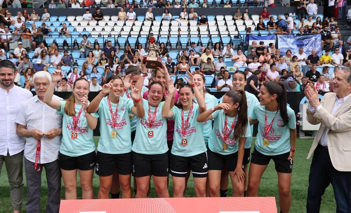 El estadio de Balaídos acogió las 18 finales de la última edición de la Vigo Cup, así como sus correspondientes entregas de premios.