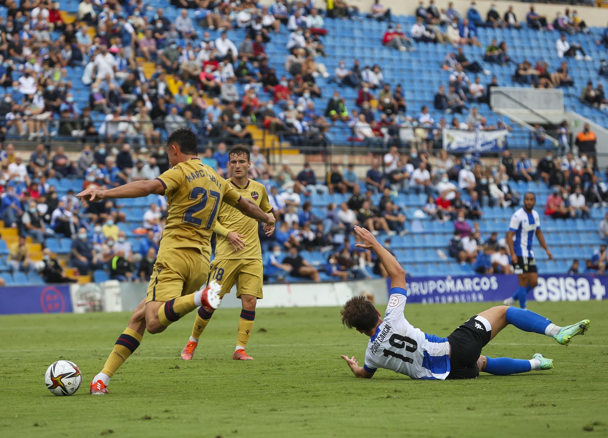 El Rico Pérez se harta del equipo: así se vivió en el estadio el Hércules - Atlético Levante