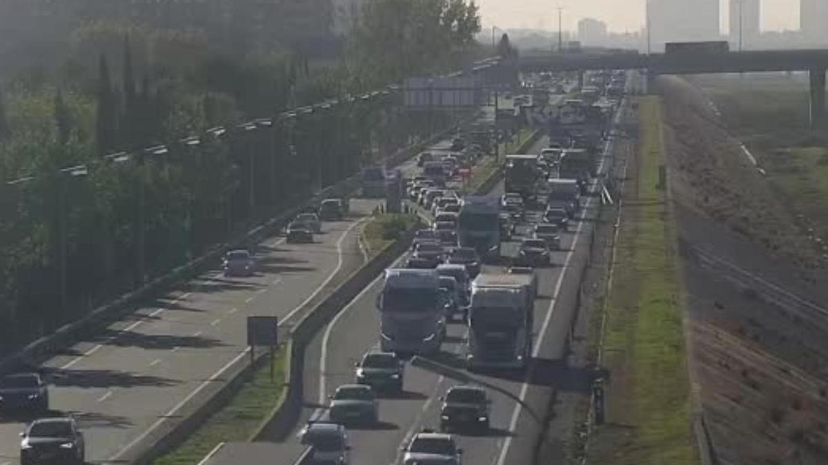 La V-30 concentra los mayores atascos este martes por la mañana