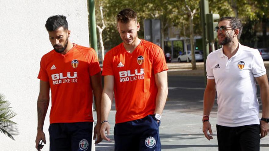 Las peñas de Extremadura animan al Valencia en Sevilla