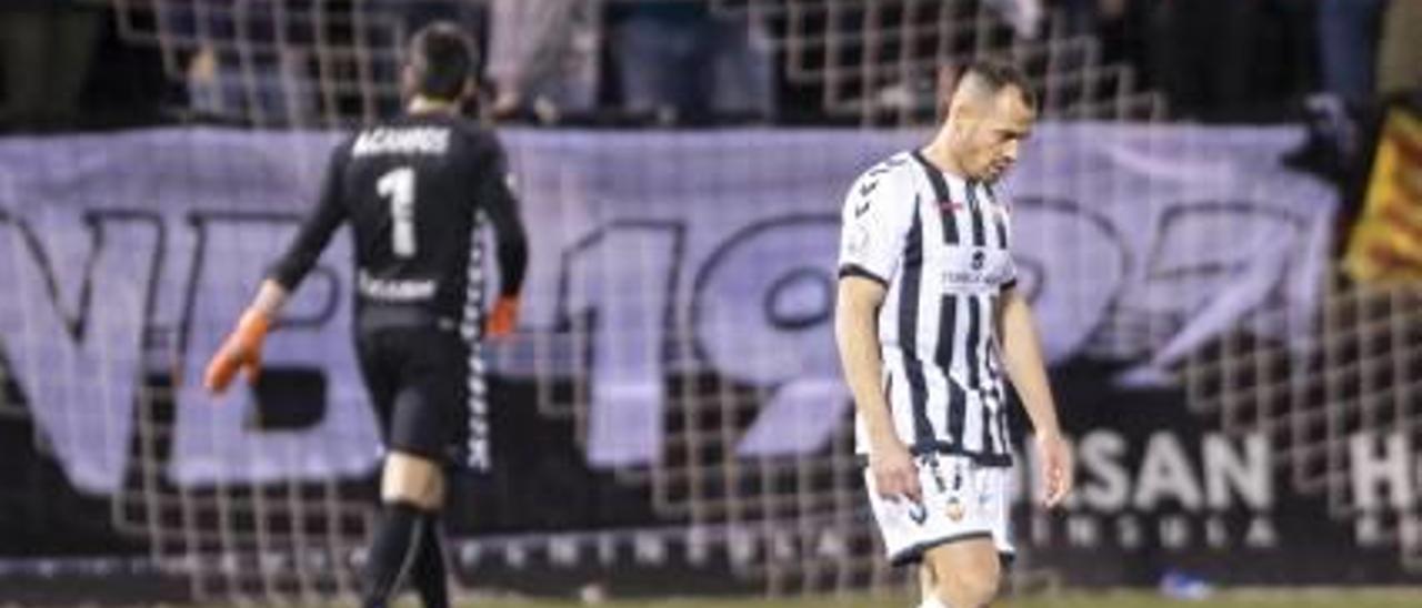 Los jugadores del Castellón están obligados a ganar el domingo en Castalia.