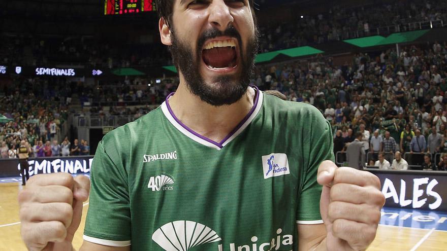 Dani Díez, celebrando el pase a las semifinales en la Liga Endesa, tras ganar al Tenerife.