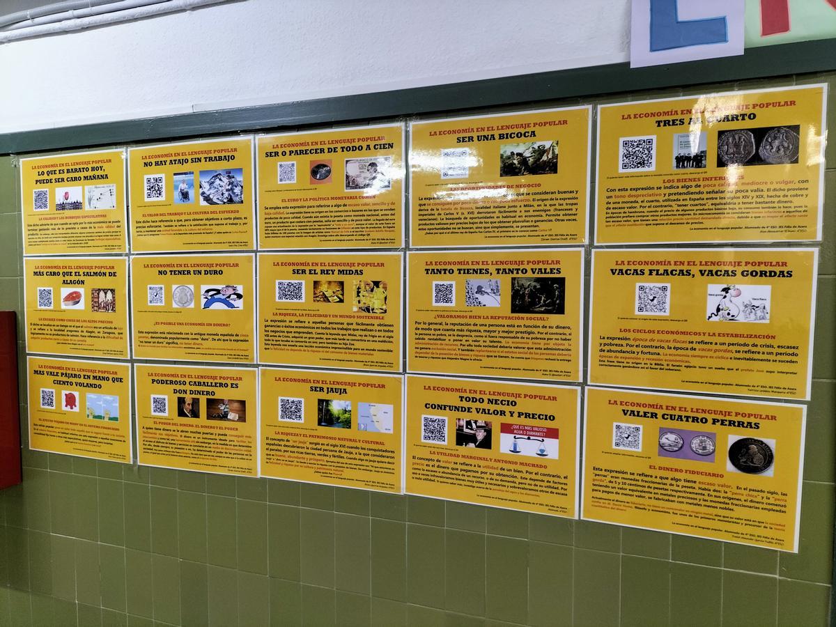 Los carteles están expuestos en los pasillos del centro para todo aquel que quiera visitarlos.