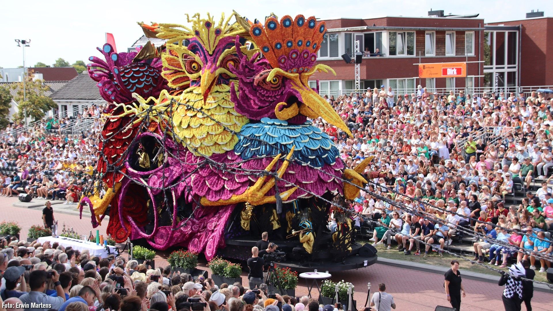 Las espectaculares carrozas de la "Batalla de Flores Holandesa"