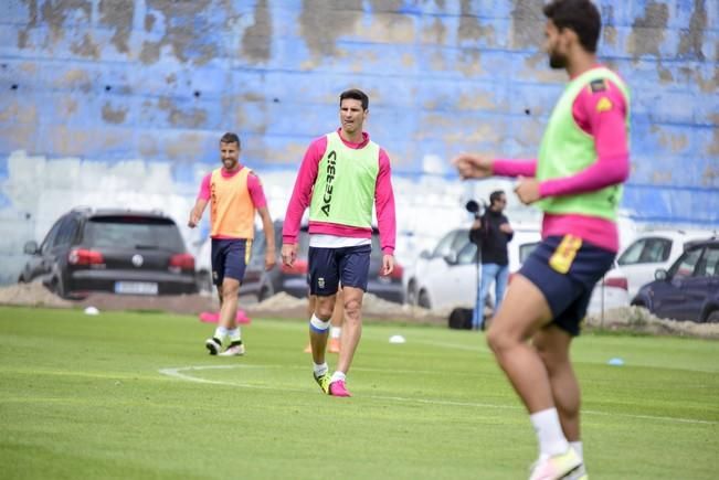 Entrenamiento de la UD Las Palmas en Barranco ...