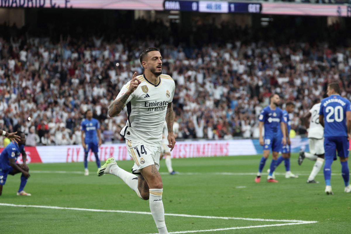 Joselu celebra su primer gol en partido oficial con la camiseta del Real Madrid.