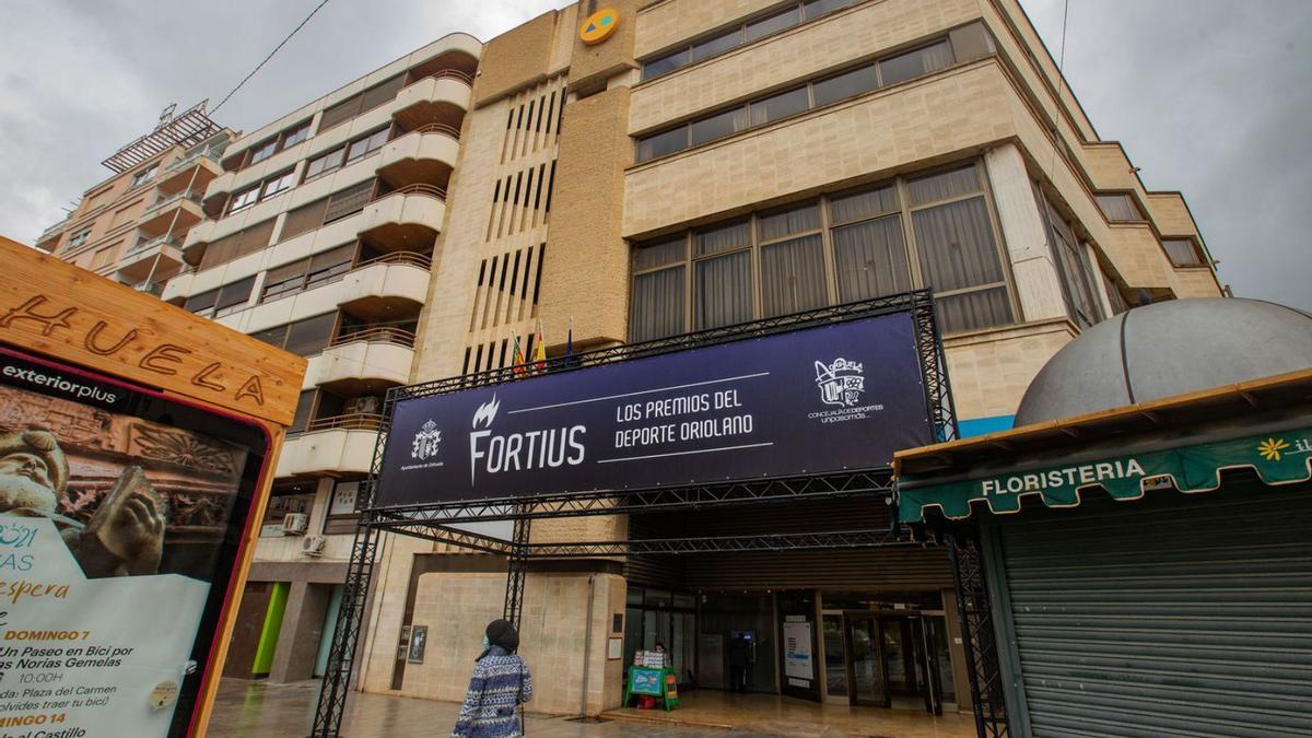 Edificio de la Fundación CAM , que el Ayuntamiento utiliza como sede desde hace un año.  | TONY SEVILLA