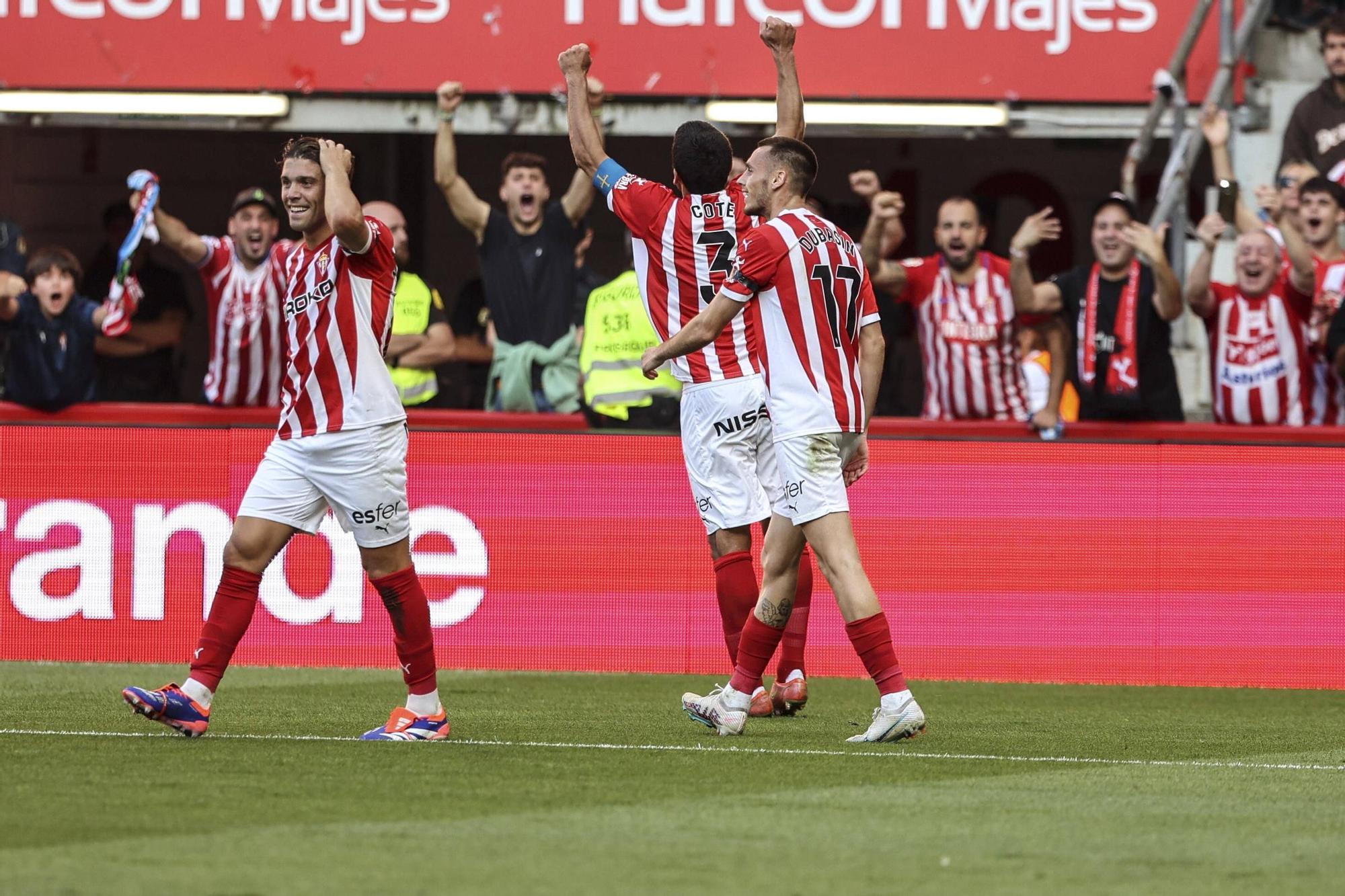Derbi asturiano: las imágenes del partido entre el Sporting y el Oviedo en El Molinón