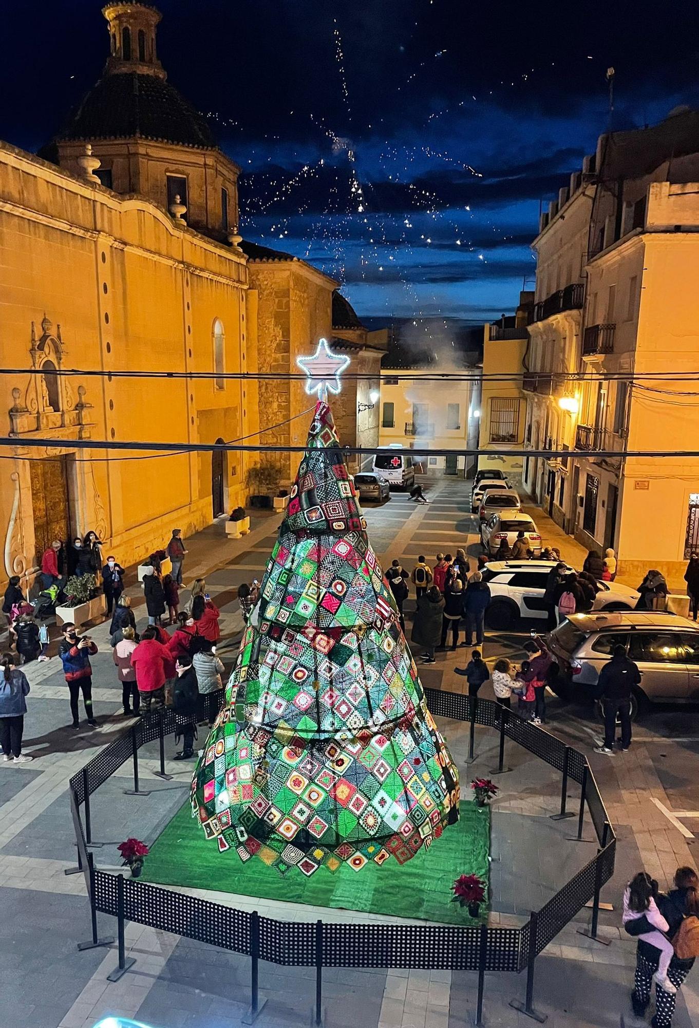 Encendido árbol de navidad en Villar del Arzobispo