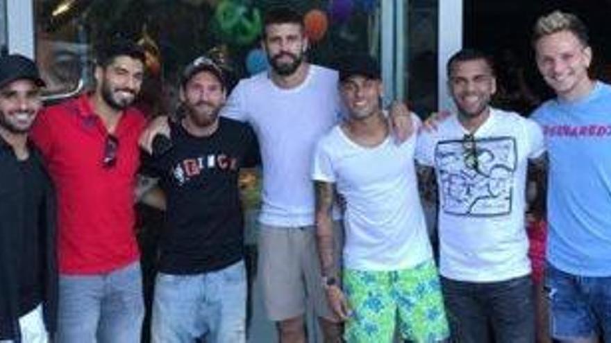 Douglas, Luis Suárez, Messi, Piqué, Neymar, Dani Alves i Rakitic