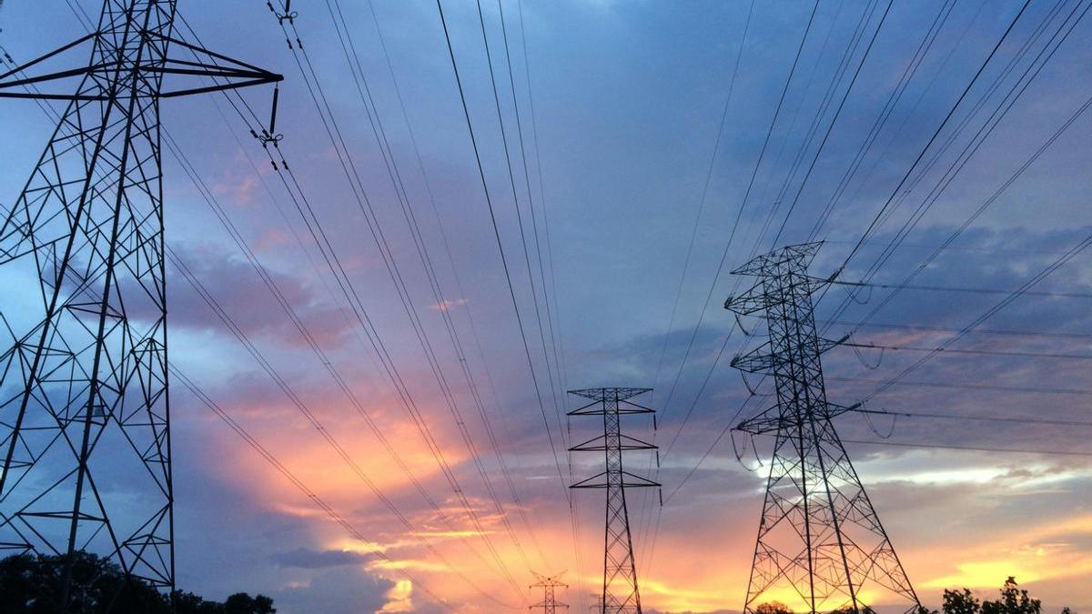 La red eléctrica de la Región recupera 182 megavatios de capacidad en dos de sus nudos para acoger nuevos proyectos industriales.
