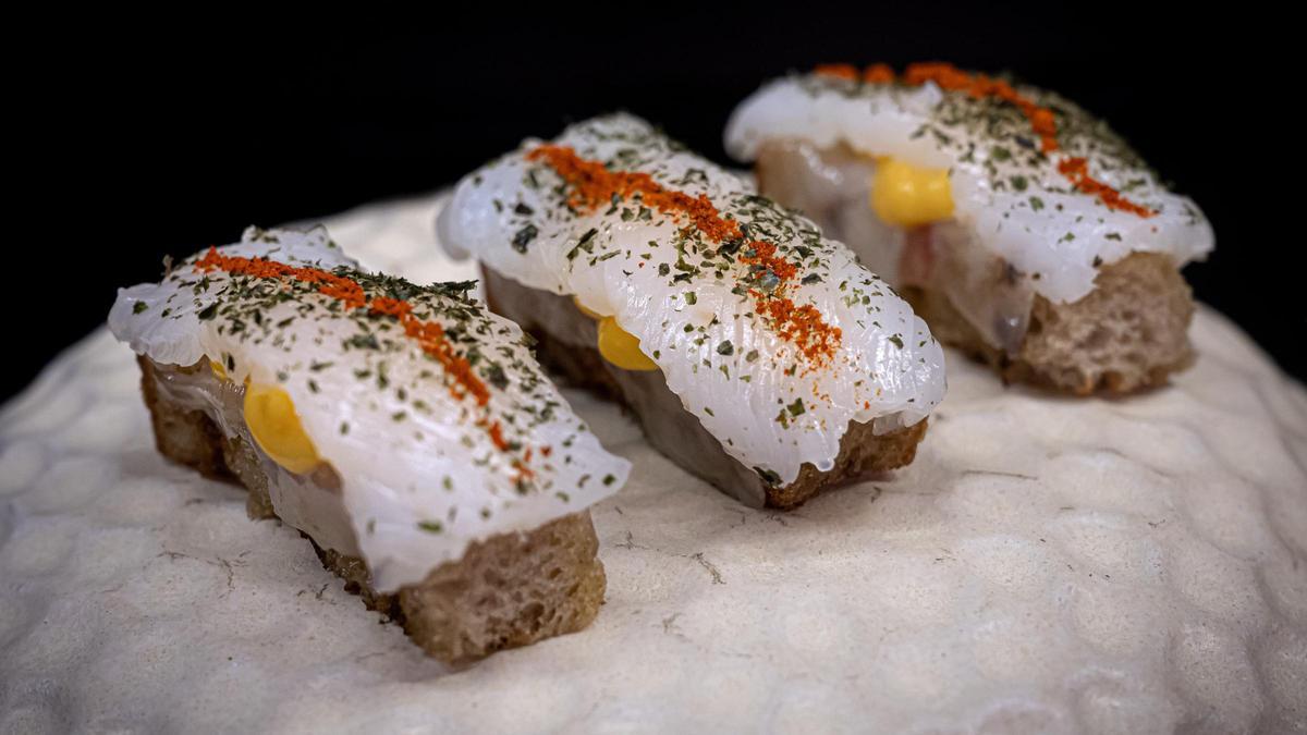 El montadito como un 'nigiri' de calamar y panceta ibérica de Alapar.