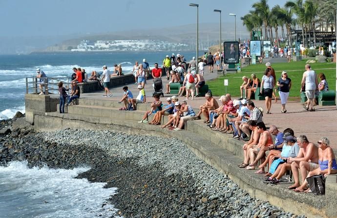 TURISTAS PUENTE CONSTITUCIÓN MASPALOMAS