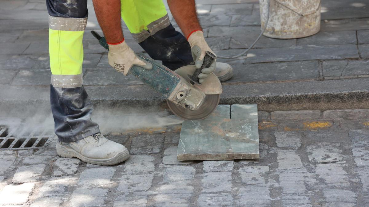 Detalle de las obras de repavimentación de la calle Alemanes