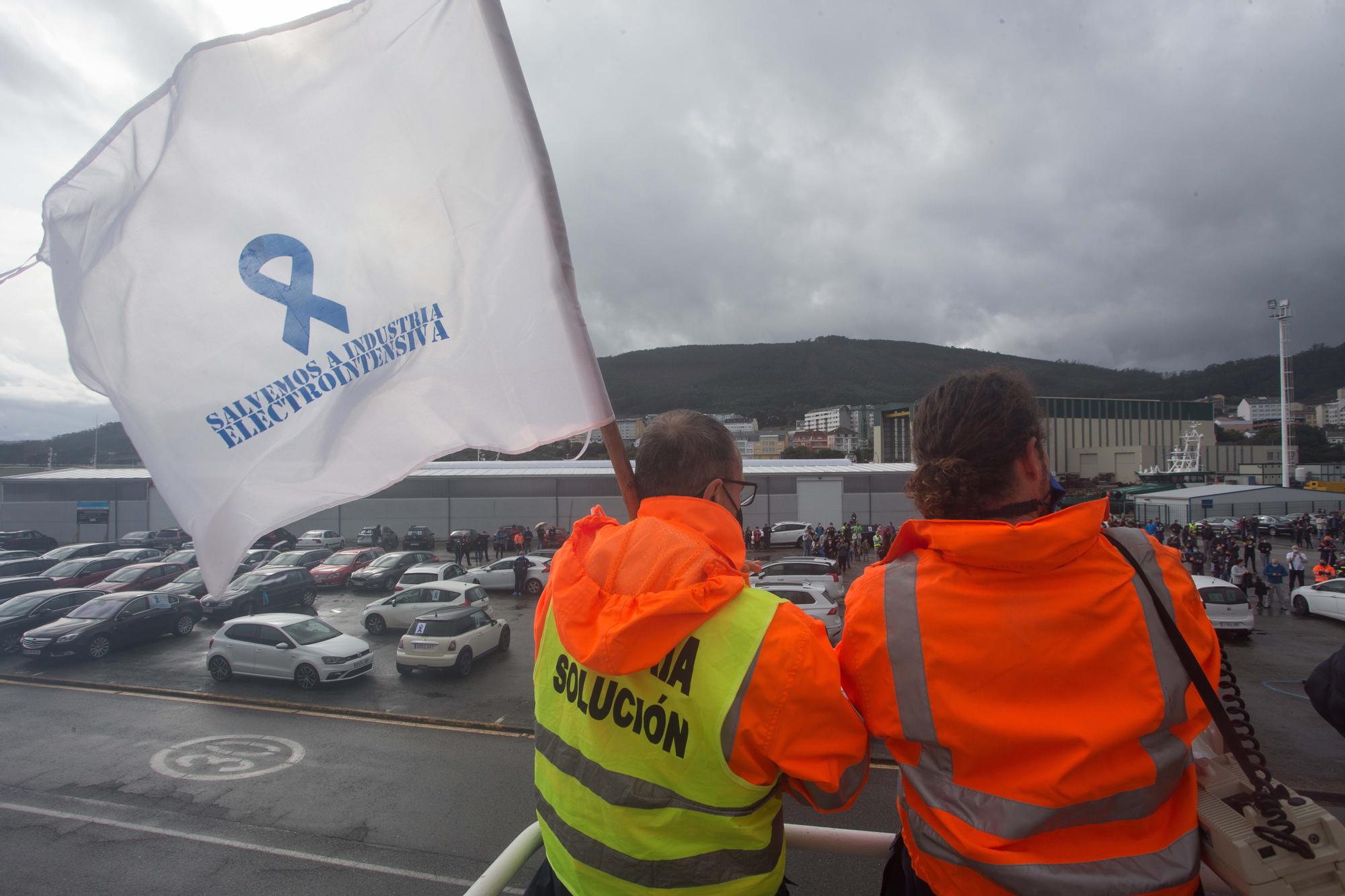 Mil vehículos en la caravana de Alcoa con el lema 'Enerxía solución'