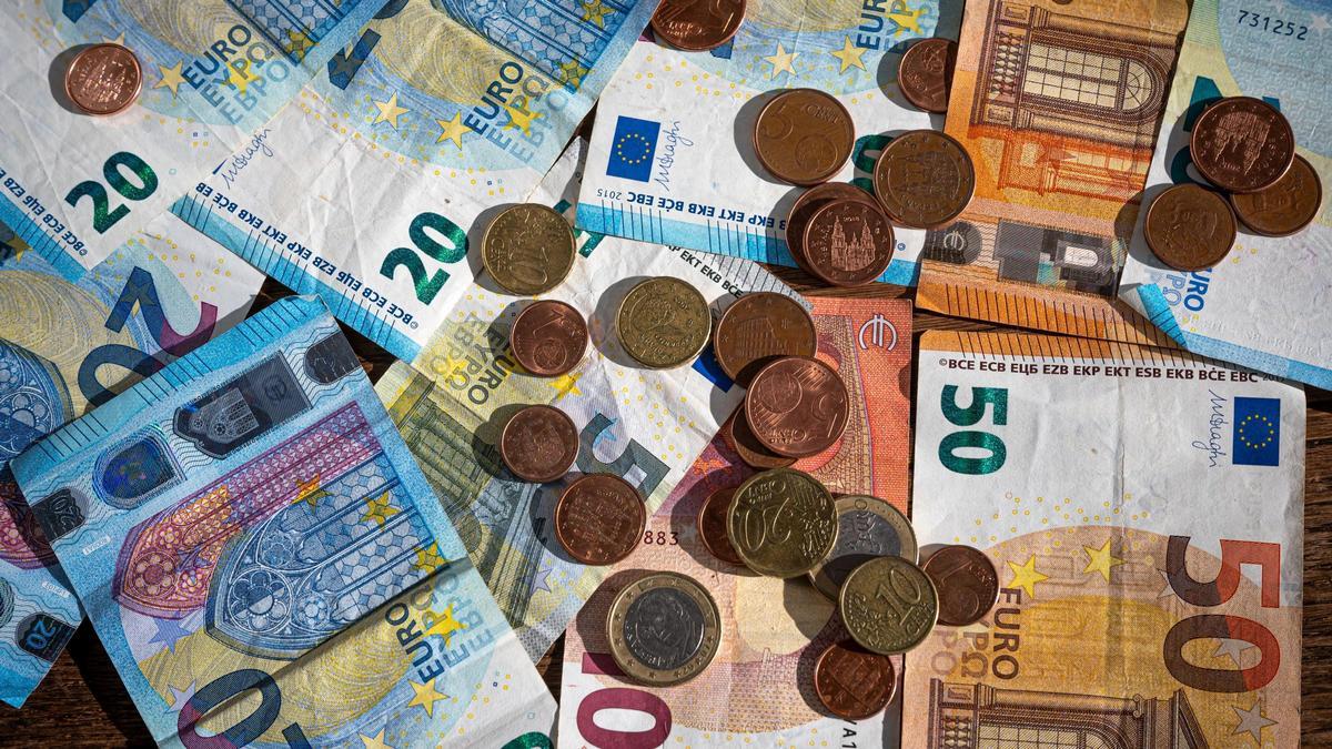 Dinero en efectivo.