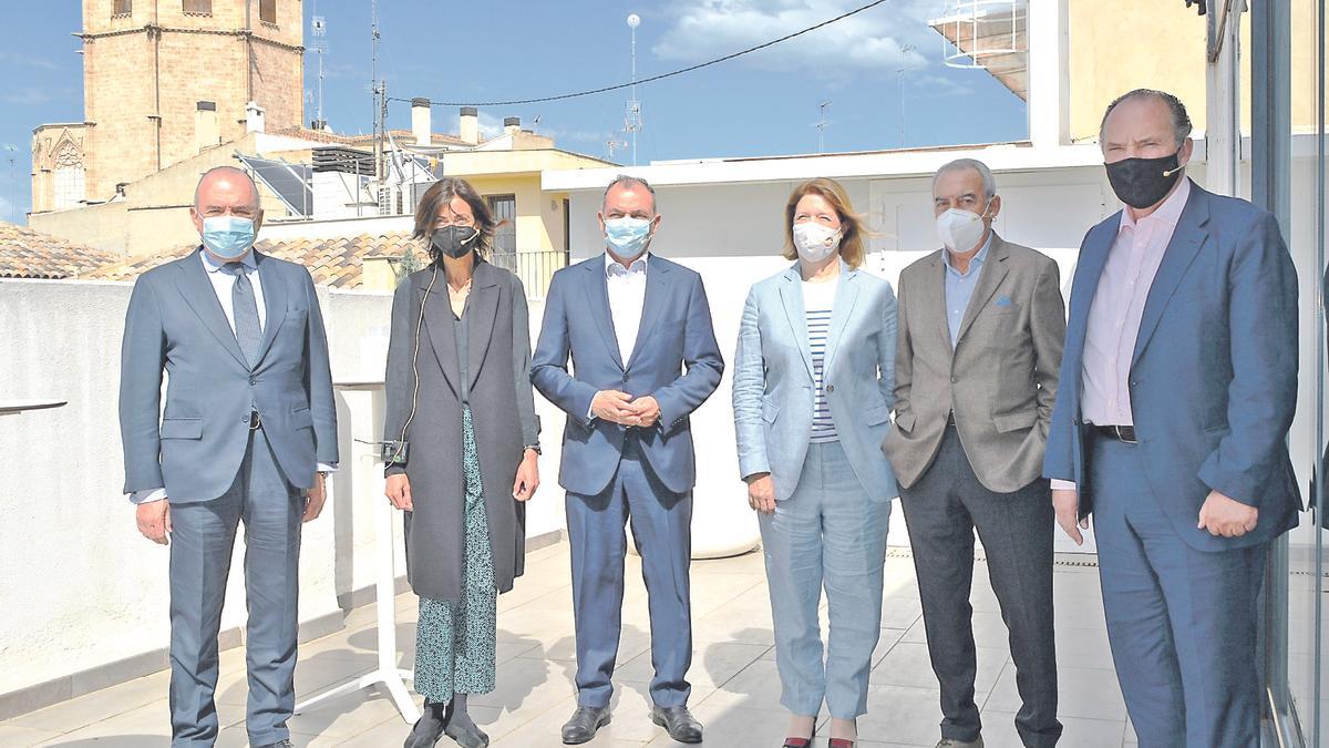 C. Pascual, M. J. Félix, S. Navarro, Agnés Noguera, F. Félix y J.V. Morata, en la sede de Adeit.