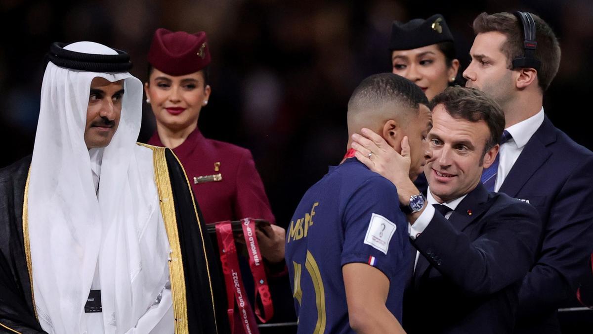 Mbappé junto a Macron después de la final del Mundial de Catar 2022