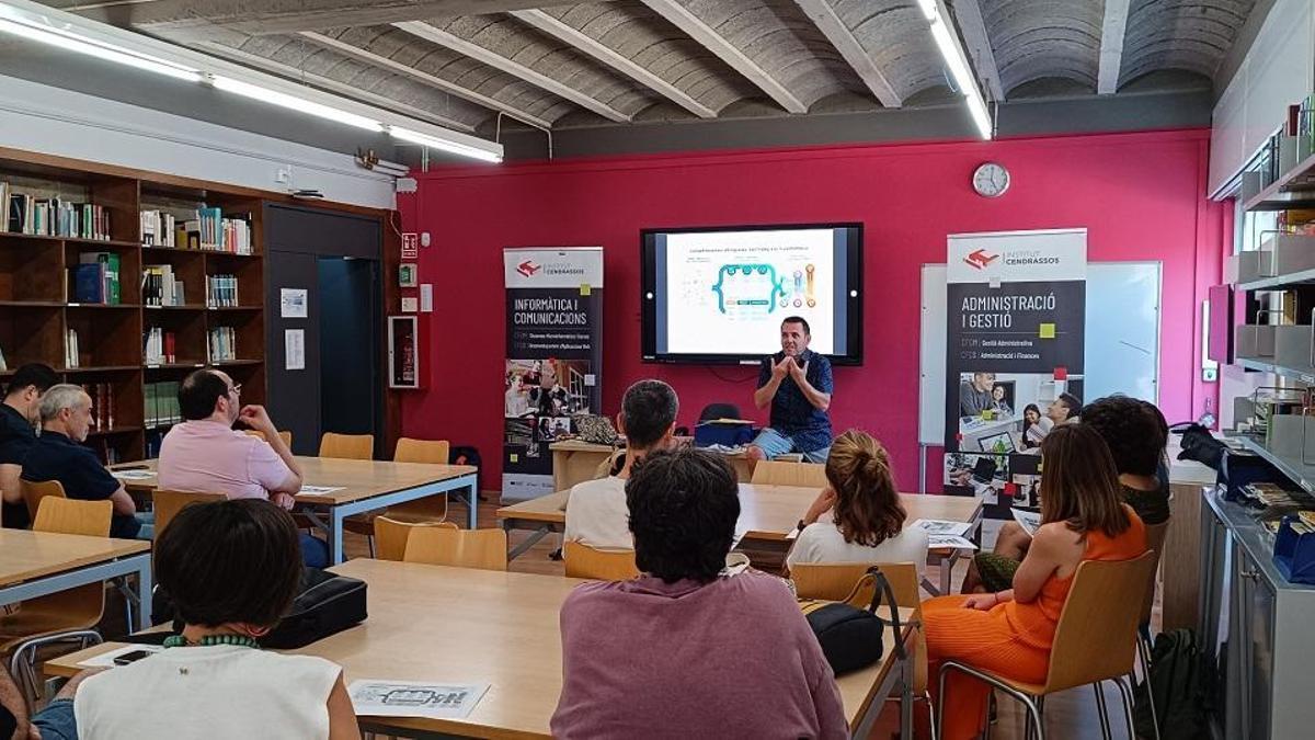 La sessió ha servit per a compartir punts de vista sobre temes formatius