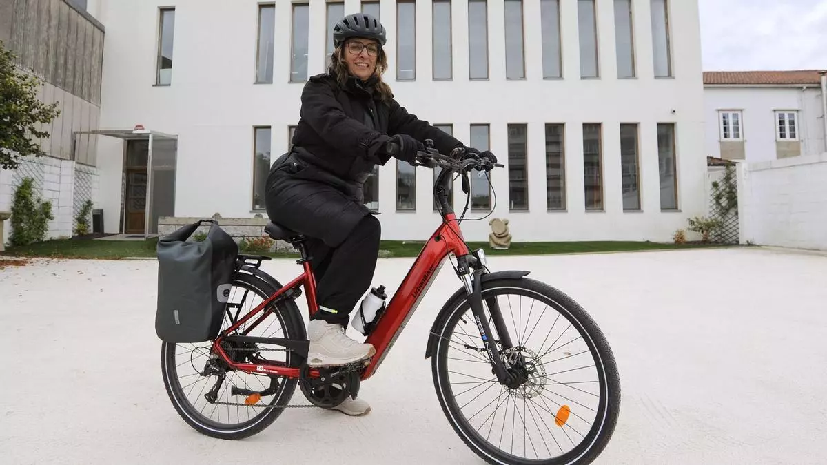 Paula Fernández Pena, alcaldesa de Silleda, cambia el coche por la ebike: «Necesitaba disfrutar más del aire que respiramos»