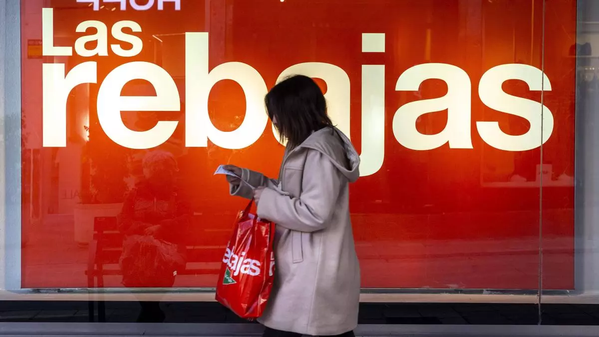 ¿Cuándo empiezan las rebajas de verano 2025? Fechas de Zara, Mango y El Corte Inglés